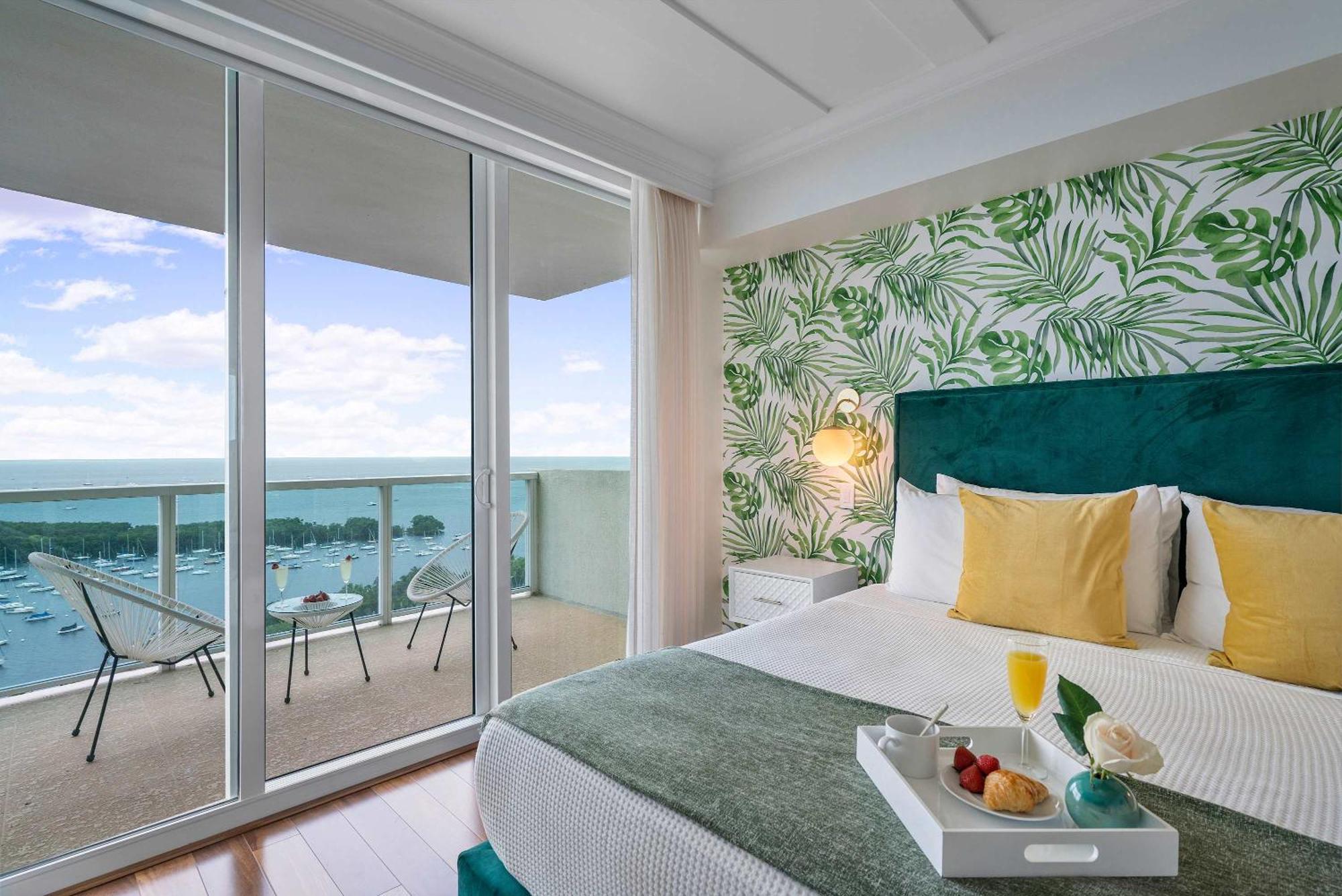 Mvr - Front-row Seat To Grove-s Natural Beauty Apartment