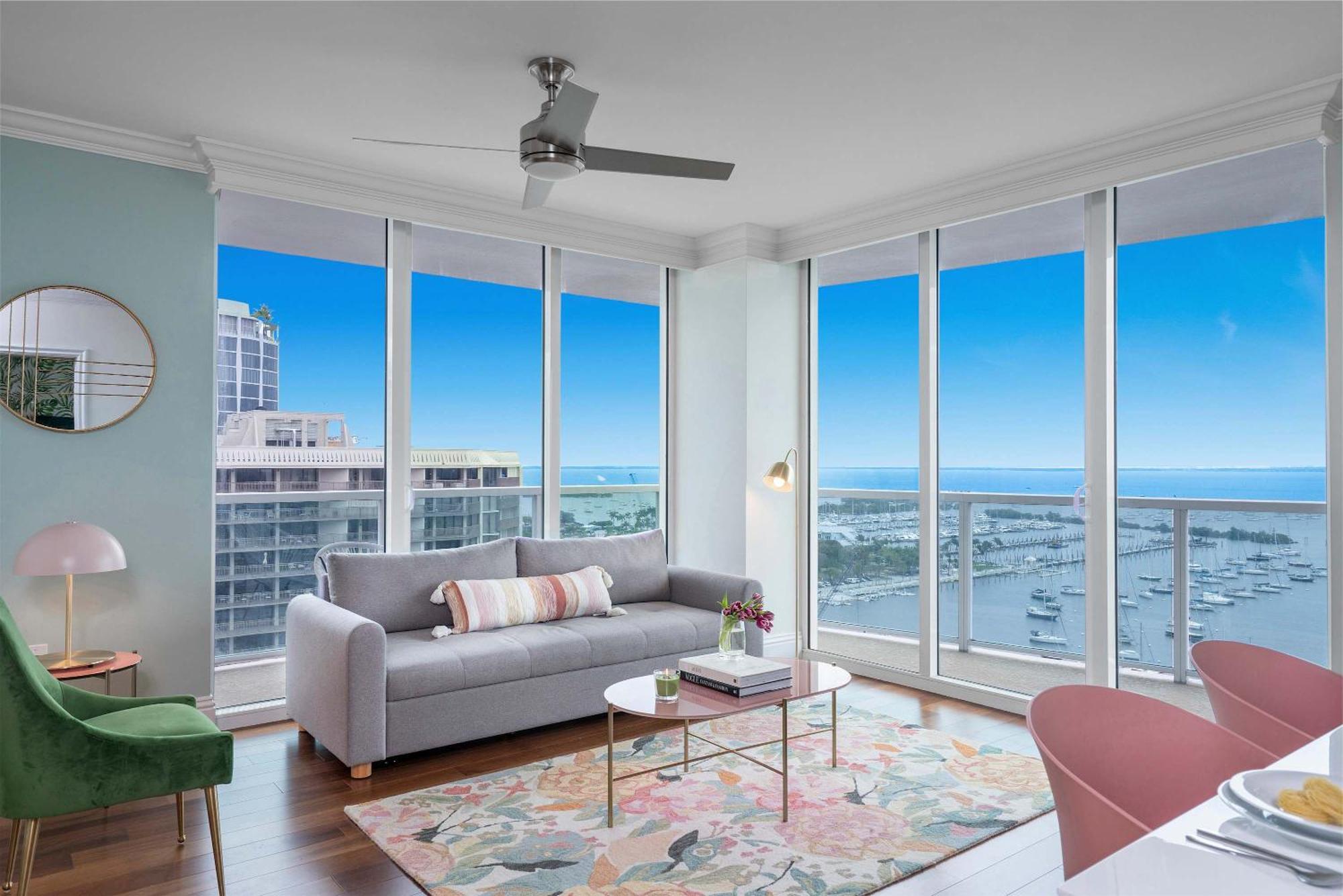Apartment Mvr - Front-row Seat To Grove-s Natural Beauty *
