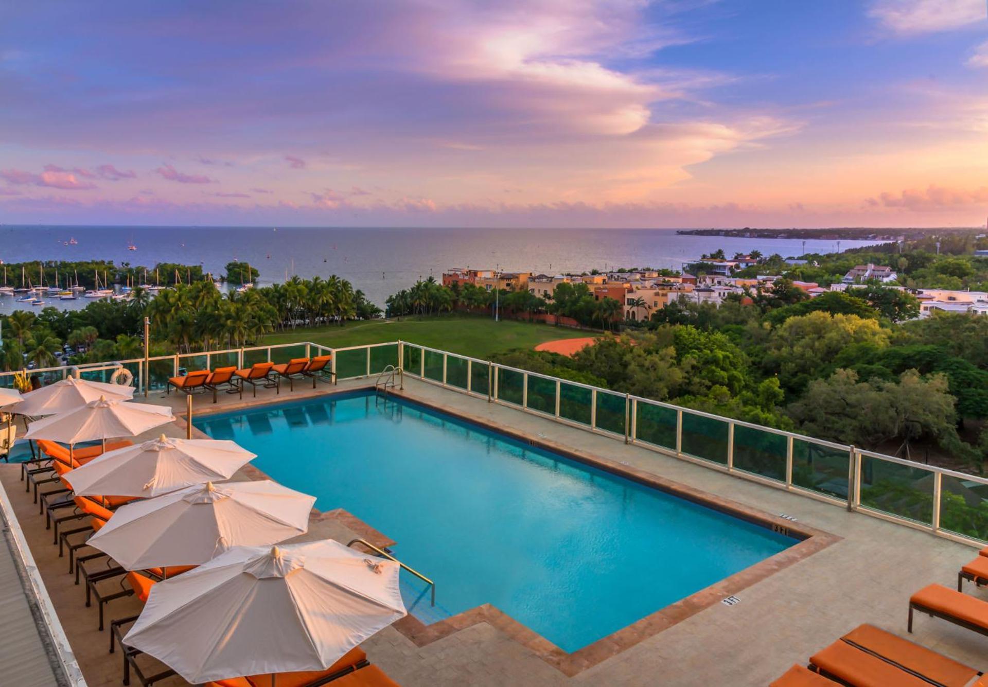 Apartment Mvr - Front-row Seat To Grove-s Natural Beauty